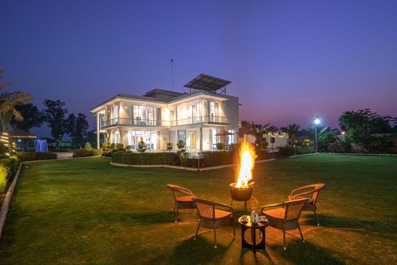 Stayvista At Le Blanc Escape W Outdoor Pool Sohna Exterior photo