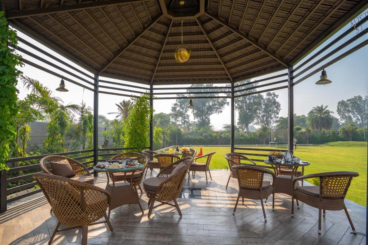 Stayvista At Le Blanc Escape W Outdoor Pool Sohna Exterior photo
