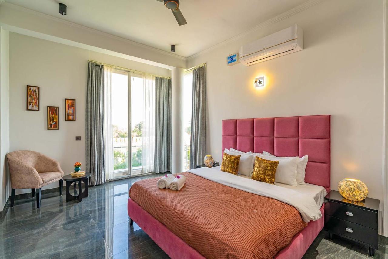 Stayvista At Le Blanc Escape W Outdoor Pool Sohna Exterior photo