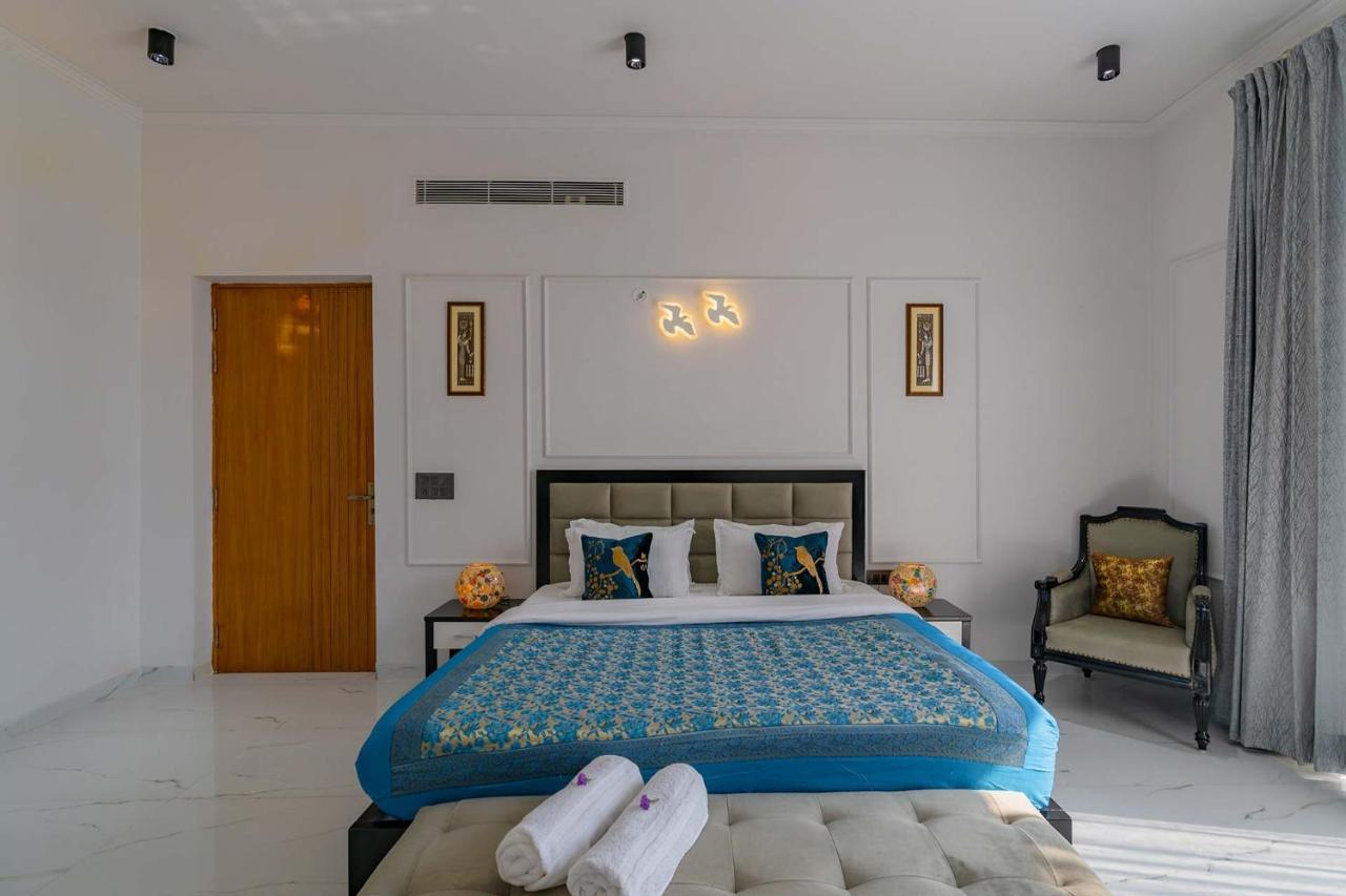 Stayvista At Le Blanc Escape W Outdoor Pool Sohna Exterior photo