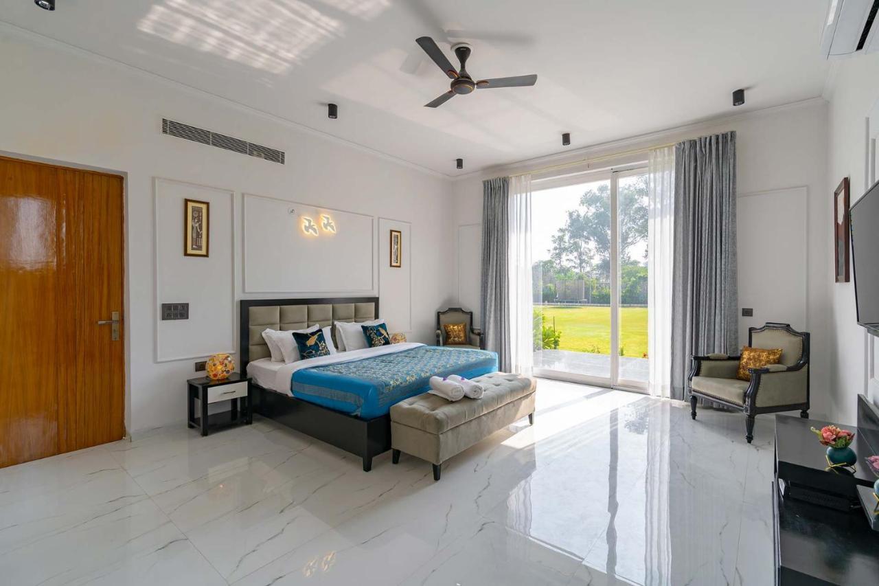 Stayvista At Le Blanc Escape W Outdoor Pool Sohna Exterior photo