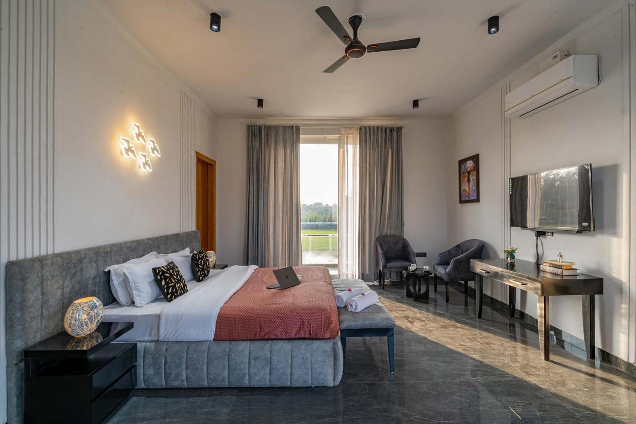 Stayvista At Le Blanc Escape W Outdoor Pool Sohna Exterior photo