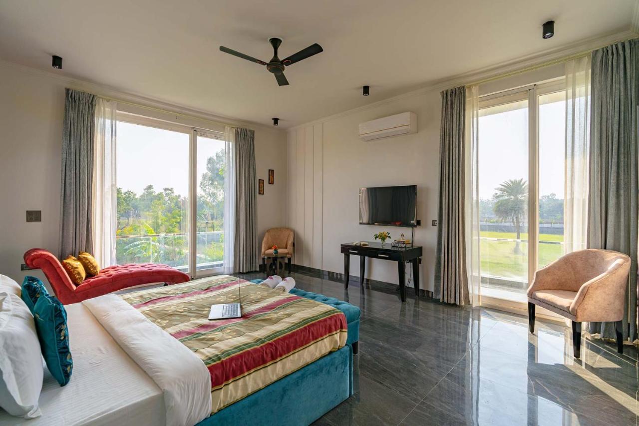 Stayvista At Le Blanc Escape W Outdoor Pool Sohna Exterior photo